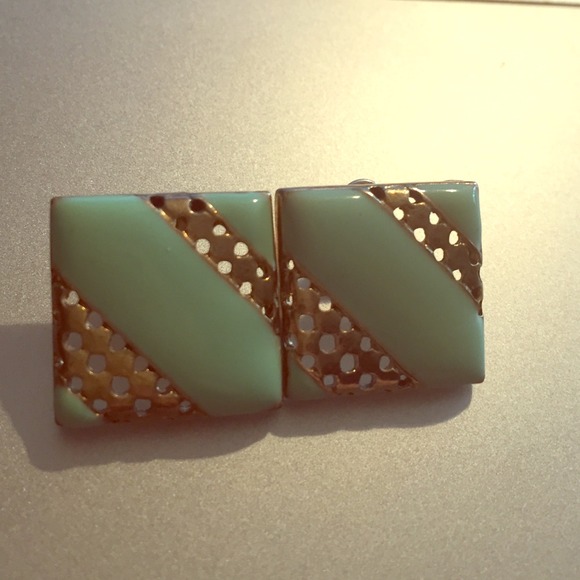Forever 21- pretty little liars- earrings :)