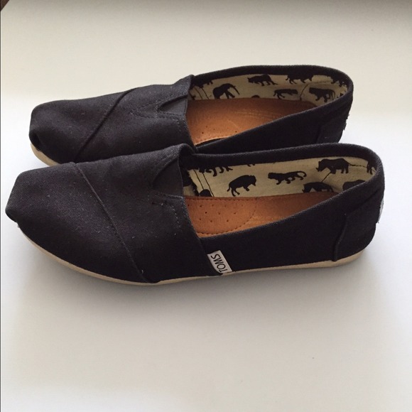 BLACK WOMANS TOMS SIZE 9