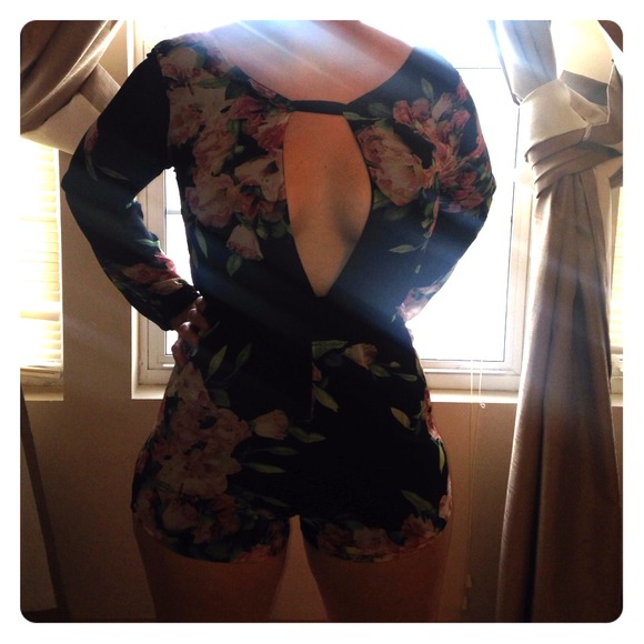 Boohoo Dresses & Skirts - Romper boohoo size 8