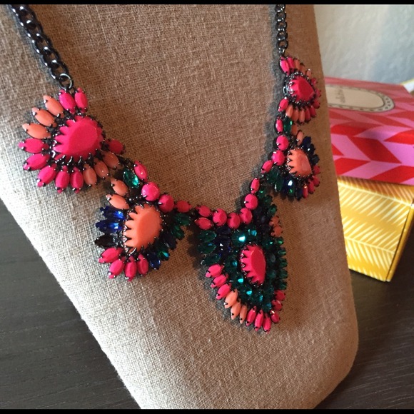 Stella & Dot Frida necklace