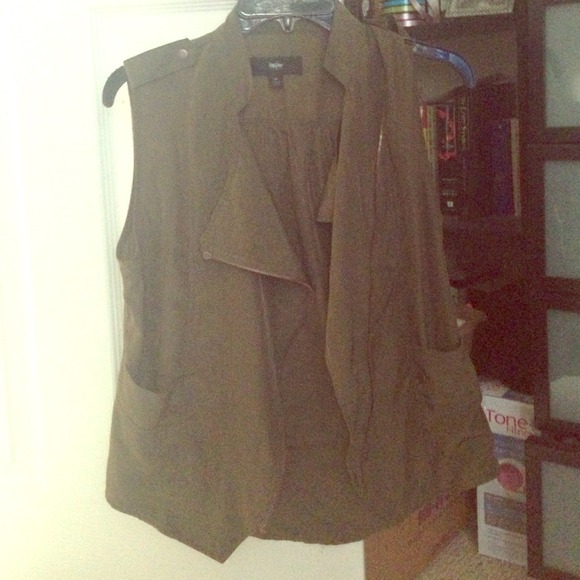 Olive green lightweight vest ON HOLD