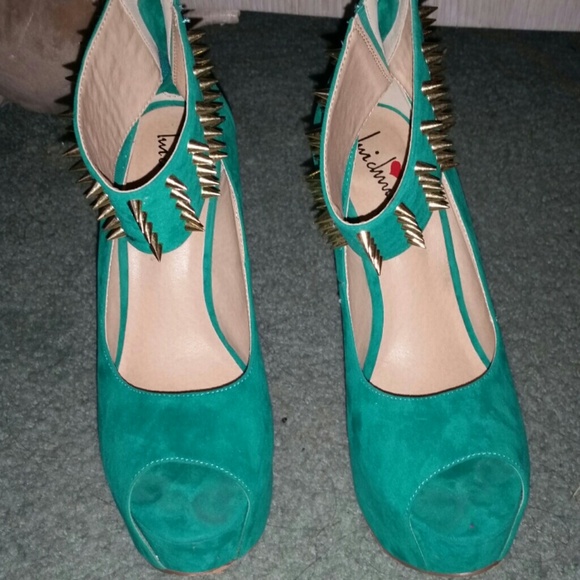 Pretty greenish blue heels