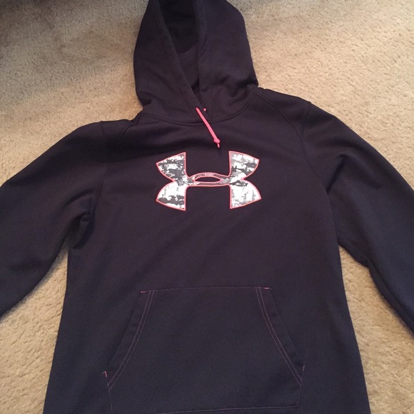 Under Armour Semi-Fitted Pullover-Large