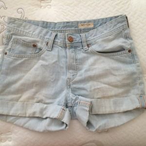 H&M boyfriend denim shorts!