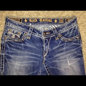 ROCK REVIVAL SKINNY JEANS! Size 28.