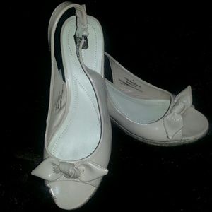 Nude Wedge peep toe heels 2"