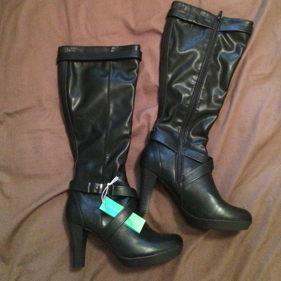 Size 6.5 black leather boots with heel