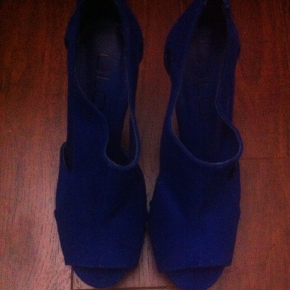 GLO blue shoes ❤️