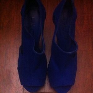 GLO blue shoes ❤️