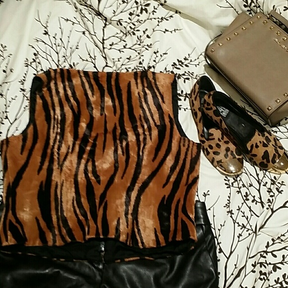 ๐๐HP 6/29๐๐Tiger print hair craft top - Picture 4 of 4