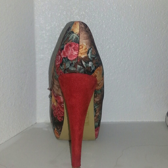 Red Heels - Picture 2 of 4