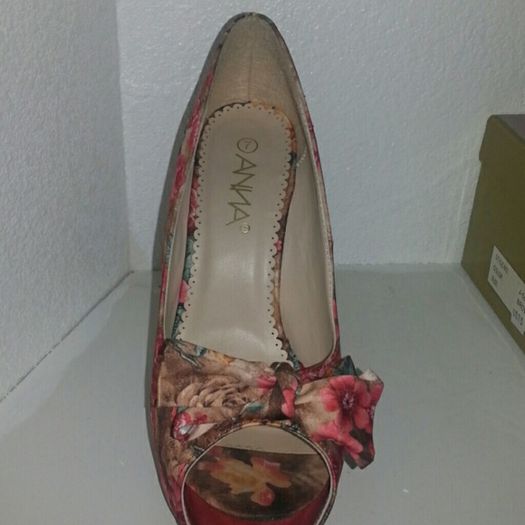 Red Heels - Picture 3 of 4