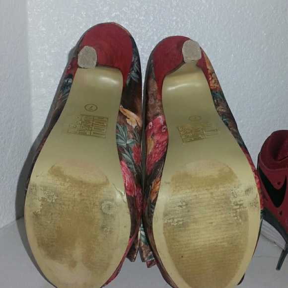 Red Heels - Picture 4 of 4