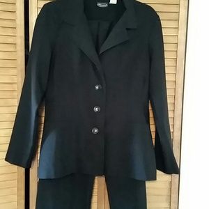 Black 2pc mandee suit w pants. .size L/13