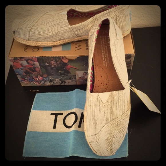 Black space-dyed toms