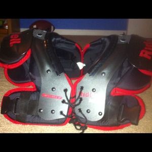 ***Boys Small Riddell Football Pads
