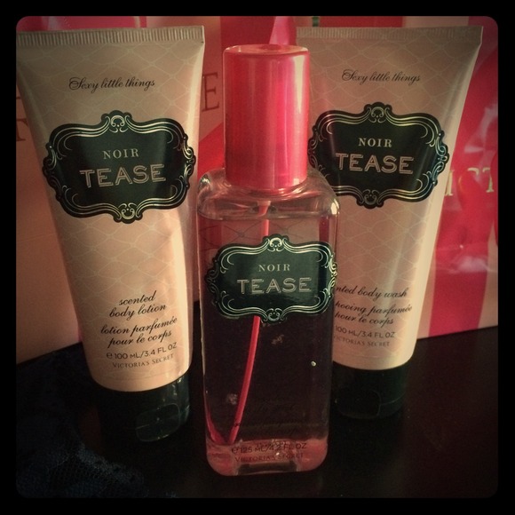 Noir Tease by Victoria's Secret gift set