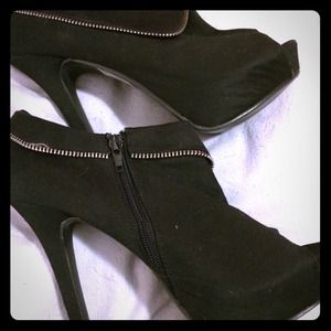 Gorgeous open towed heels