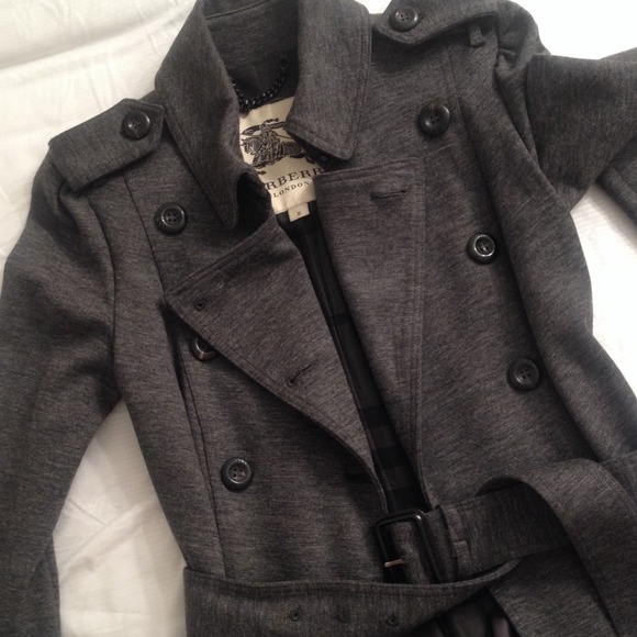 🚫sold🚫burberry trench coat - Picture 2 of 4