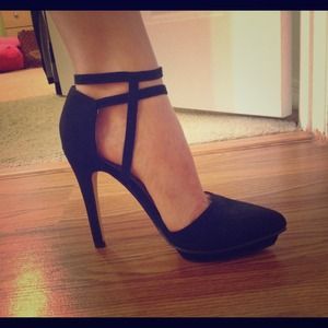 Black beautiful suede heals brand new never worn