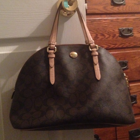 Coach Handbags - Coach Peyton Cora. All leather bag.