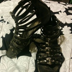 Black gladiator sandal