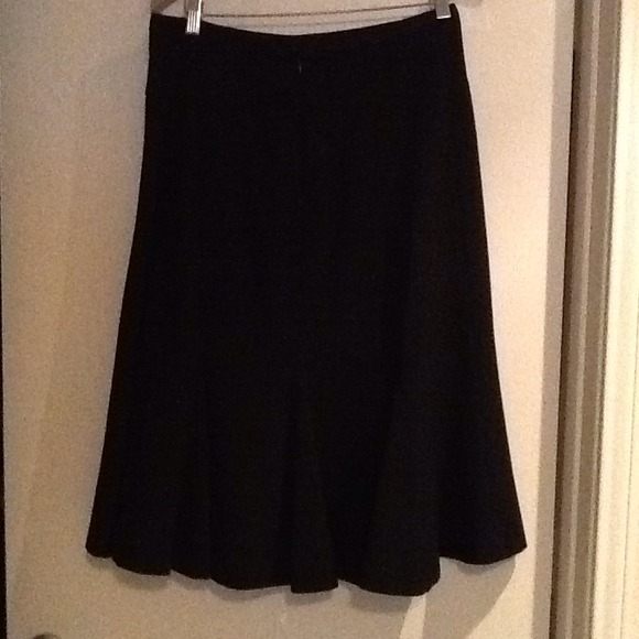 Black skirt - Picture 1 of 3