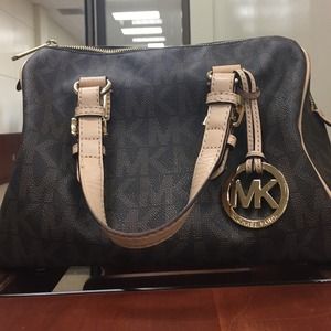 Michael kors medium grayson authentic