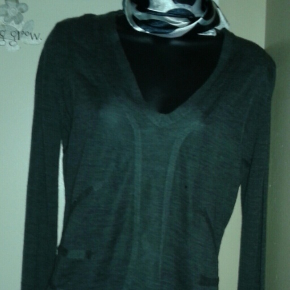 Bcbg lite grey sweater