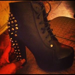 Black platform herls with spikes