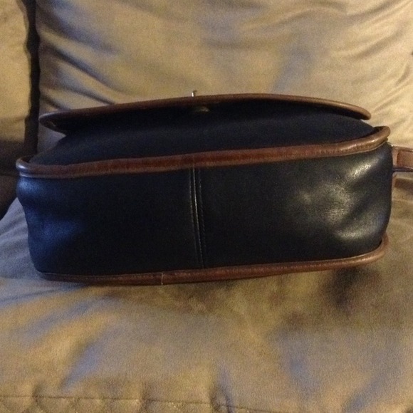 Coach authentic leather bag - Picture 2 of 4