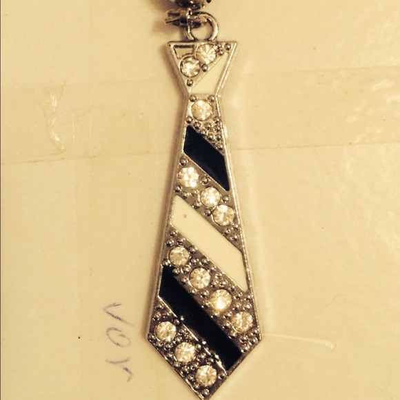 Bow tie belly button ring