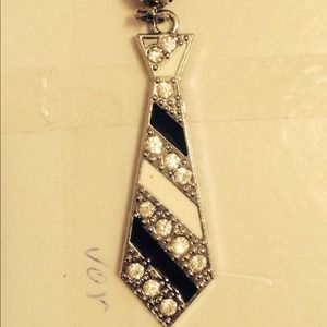 Bow tie belly button ring