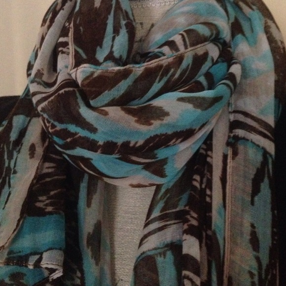 🔴Hold🔴 Scarf - Picture 2 of 3