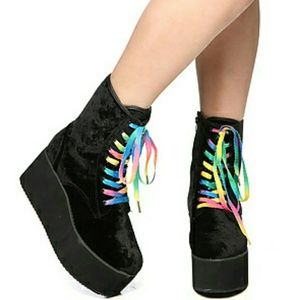 Yru platform boots