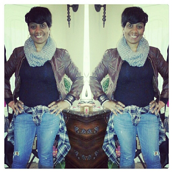 Meet the Poshers: Angie & Step: Sister's 4Life - Picture 2 of 8