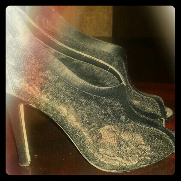 Glint satin and lace peep toe - Picture 1 of 3