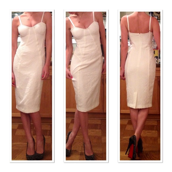 SOLD ON AKZNYC - Picture 3 of 4