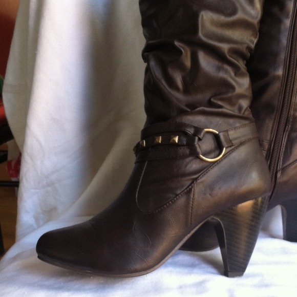Boots - Picture 2 of 3