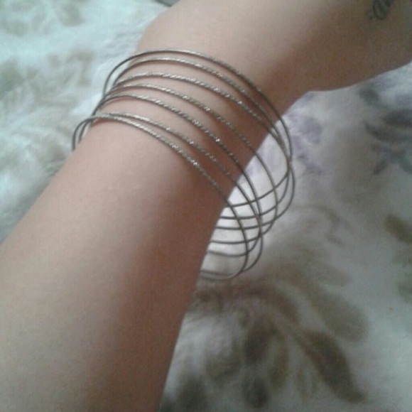 Bangles / Bracelets - Picture 2 of 4