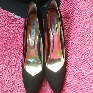 Jennifer Lopez black suede heels!