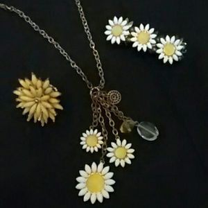 Matching sunflower ring bracelet and necklace