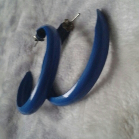 Earings - Picture 2 of 2