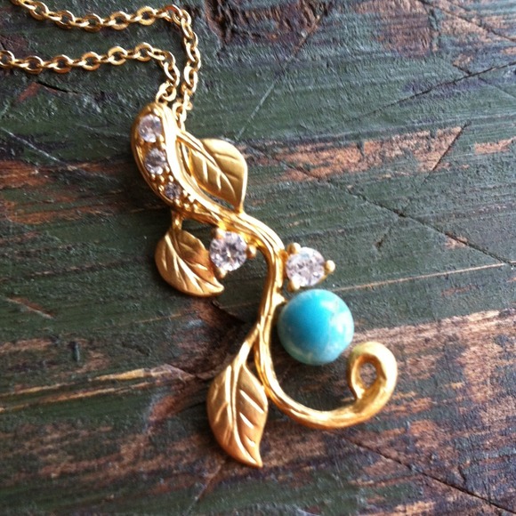 NEW Turquoise Stone & Austrian Crystal Necklace - Picture 2 of 2