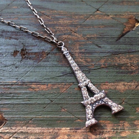 Jewelry - NEW Eiffel Tower Antiqued Silver Necklace La Vie