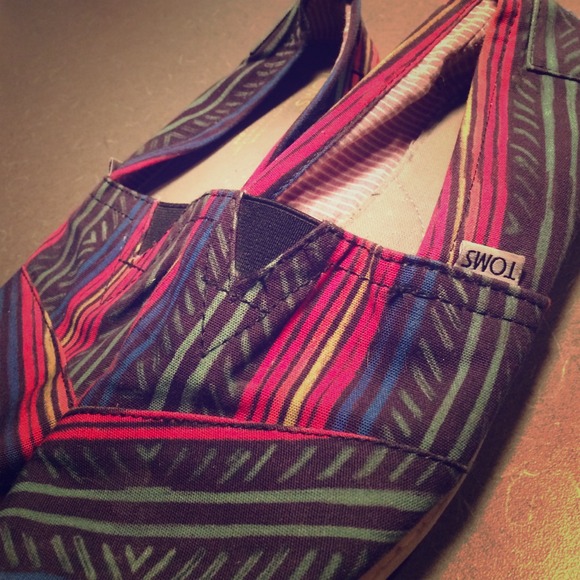 Size 8 good condition TOMS