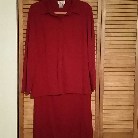 2pc button down top and long skirt..size large