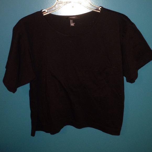 Black Crop Pocket Tee
