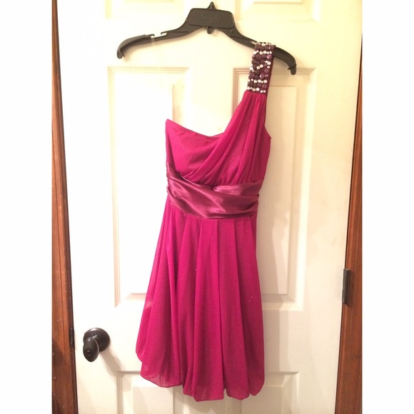 Single-strapped sparkly magenta dress