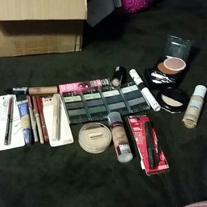 Makeup / free gift option with purchase